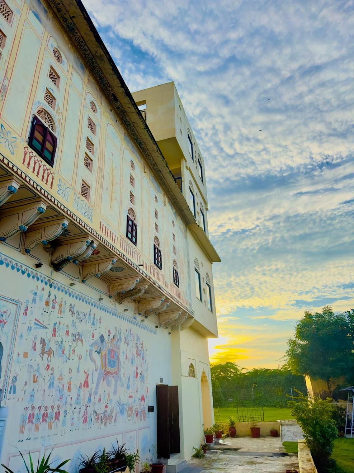 Castle Kalwar Hotel Pachar Buitenkant foto