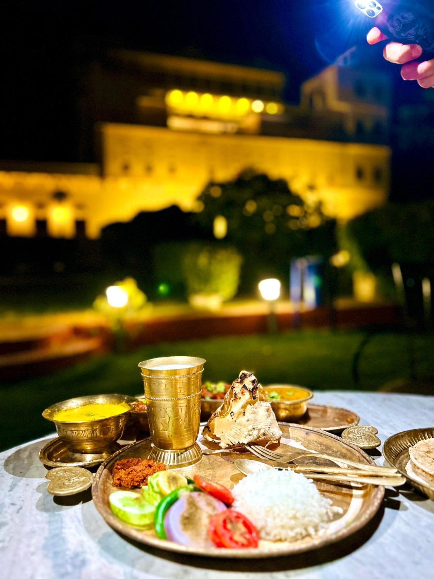 Castle Kalwar Hotel Pachar Buitenkant foto